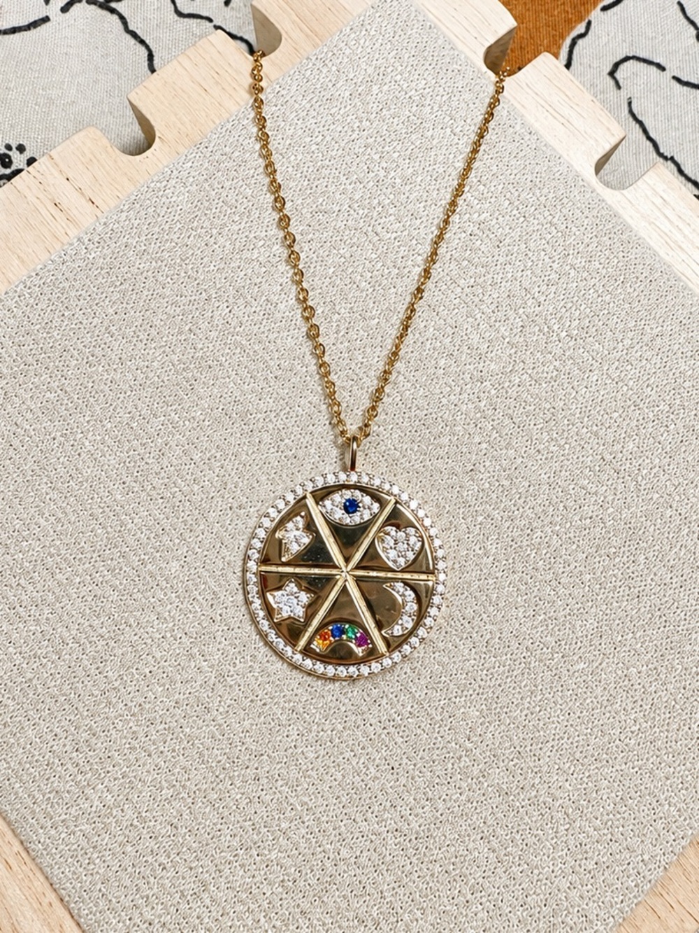 925 Elegant Gold Pendant Necklace with Multicolor Accents 925 gold